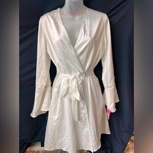 New with tags Betsey Johnson Intimates Robe white lace Medium